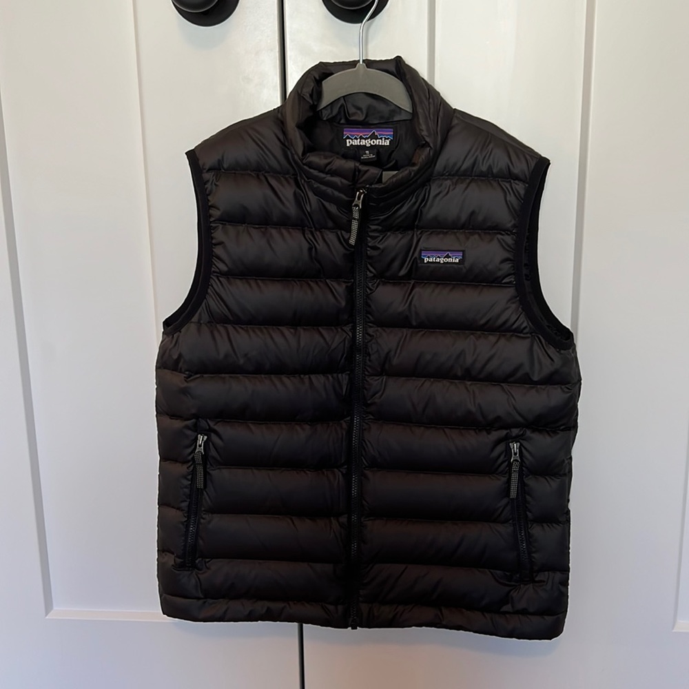 Patagonia Kids Down Vest, size M, black, only worn a couple of times